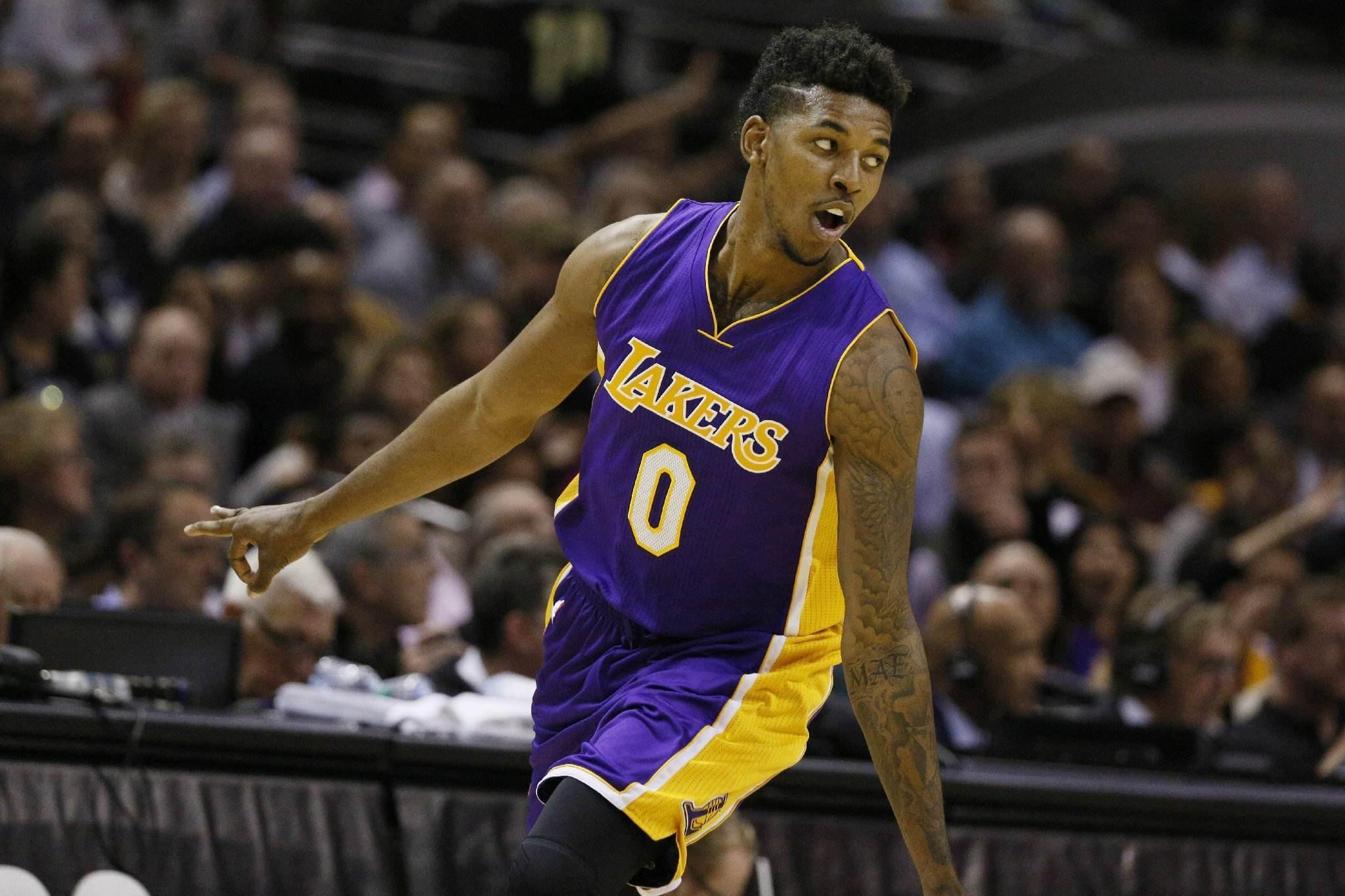 移至弱侧 移至弱侧